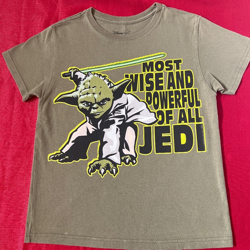 🌟🌟 Disney Short Sleeve Yoda T-Shirt 🌟🌟